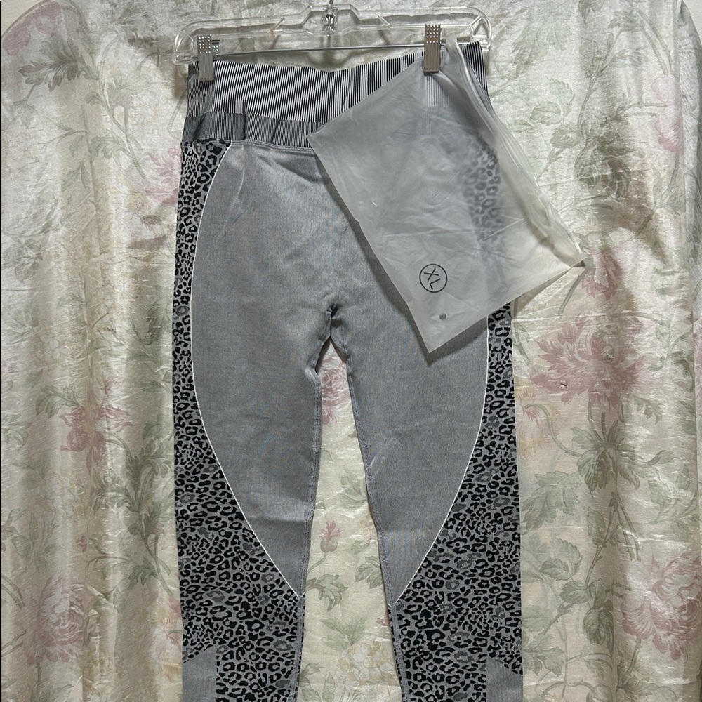 Gray Leopard Panel Seamless Leggings(3)